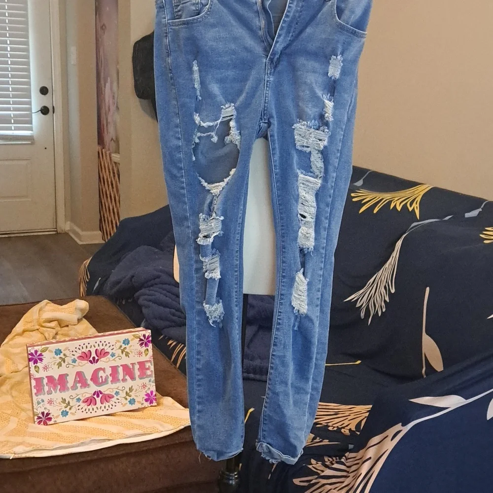 3PC BUNDLE WITH JEANS AND 2 BLOUSES - Picture 4 of 11